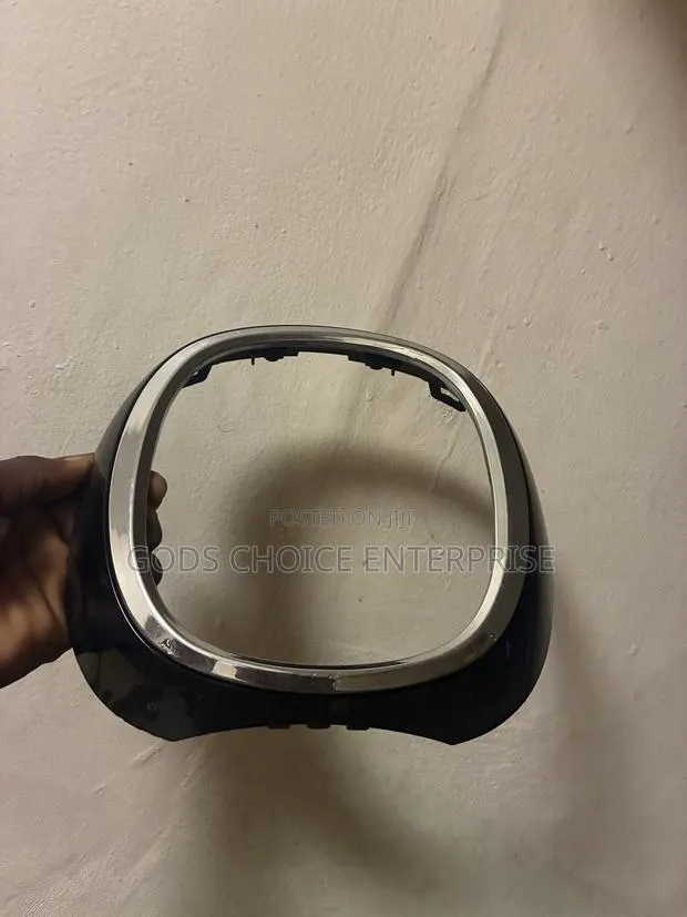 RDX 2018-2019-2020 Front Grill Logo Seat · Photo 1