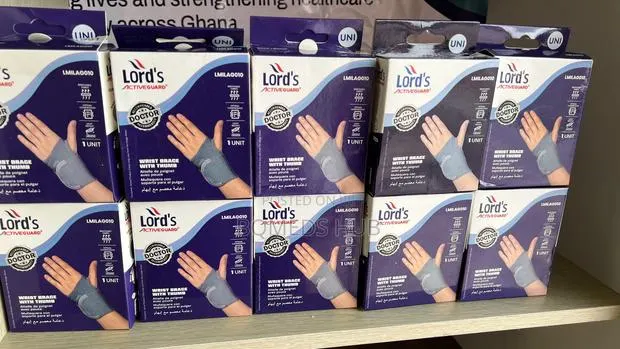 Wrist Brace With Thumb · Photo 1