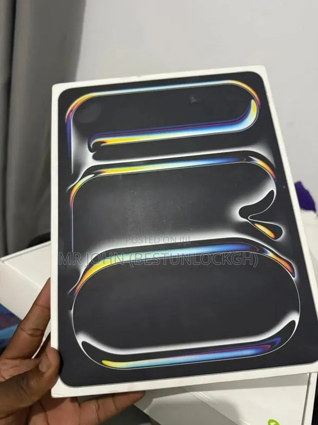 New Apple iPad Pro 13 (2025) 256 GB Black · Photo 1