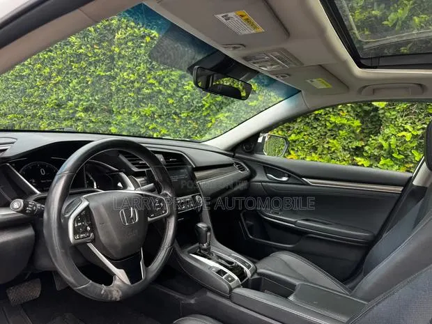 Honda Civic EX Sedan 2019 White · Photo 1