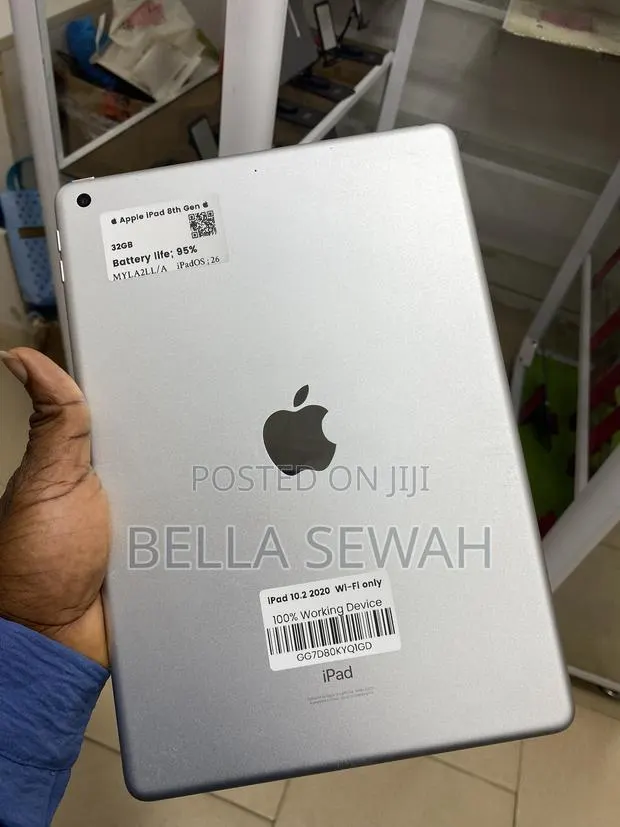 Apple iPad 10.2 (2020) Wi-Fi 32 GB Silver · Photo 1