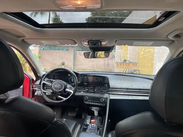 Hyundai Elantra 2023 Red · Photo 1