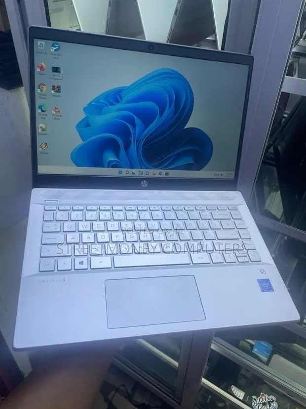 Laptop HP Pavilion 14-ce1000 4GB Intel SSD 128GB · Photo 1