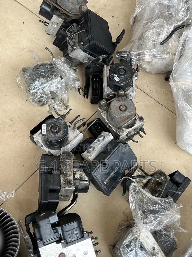 Toyota Vitz/ Yaris ABS PUMP · Photo 1