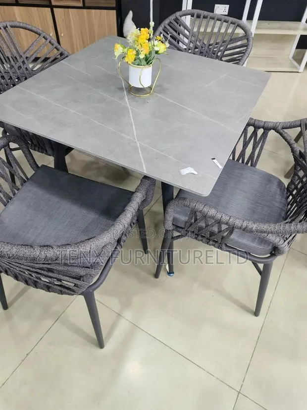Outdoor Table With 4 Chairs · Photo 1