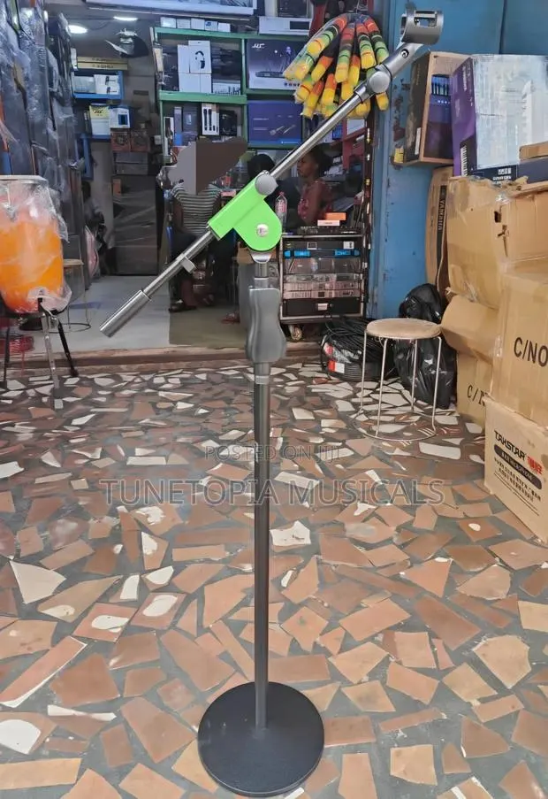 Roundbase Microphone Stand · Photo 1