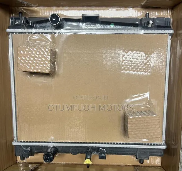 Toyota Vitz 2008 2009 2010 2011 Water Tank (Radiator) · Photo 1