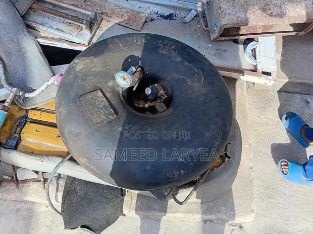 Round Gas Tank · Photo 1