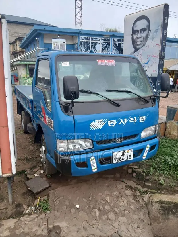 Strong and Neat Bongo Frontier With JT Engine · Photo 1