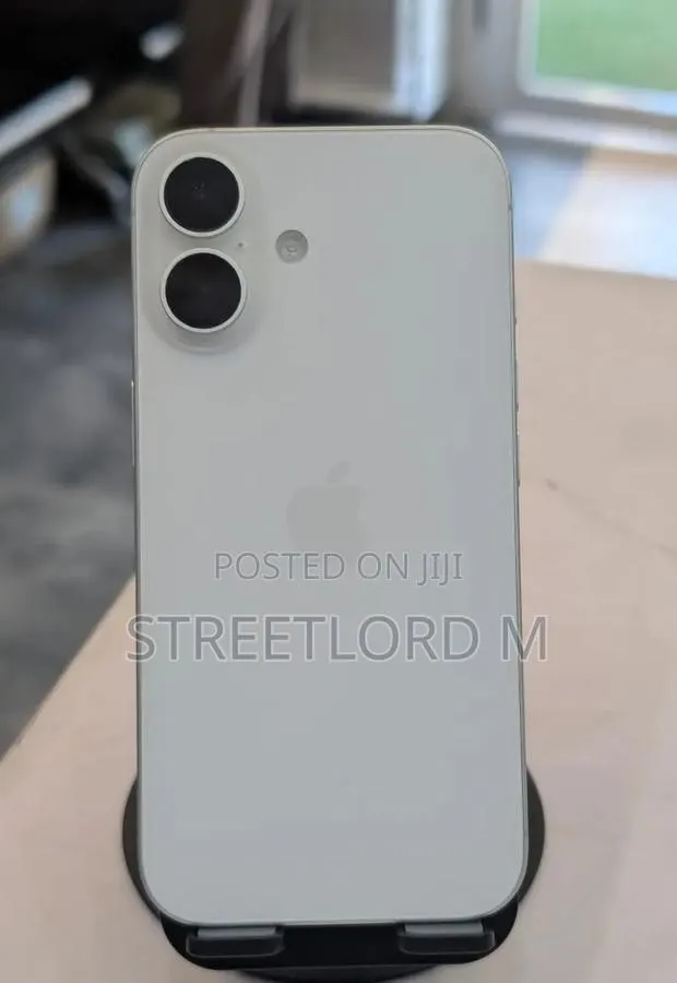 New Apple iPhone 16 128 GB White · Photo 1