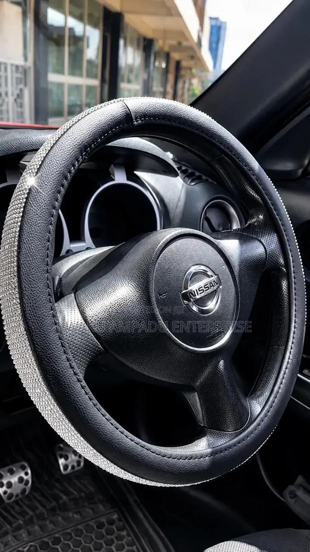Crystal Shining Steering Wheel Cover - Universal · Photo 1