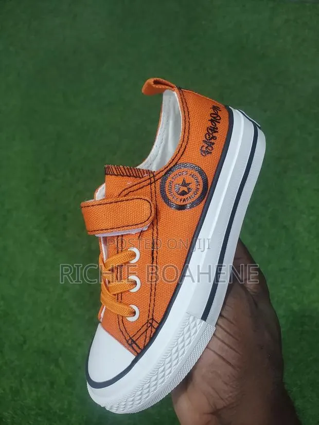 Unisex Sneakers Size 27 · Photo 1