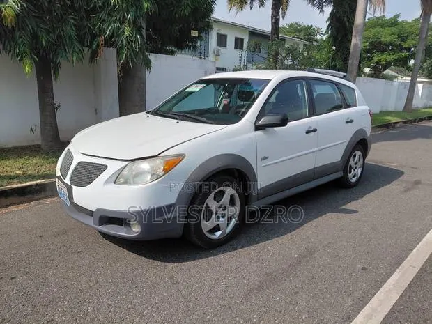 Pontiac Vibe 2010 White · Photo 1