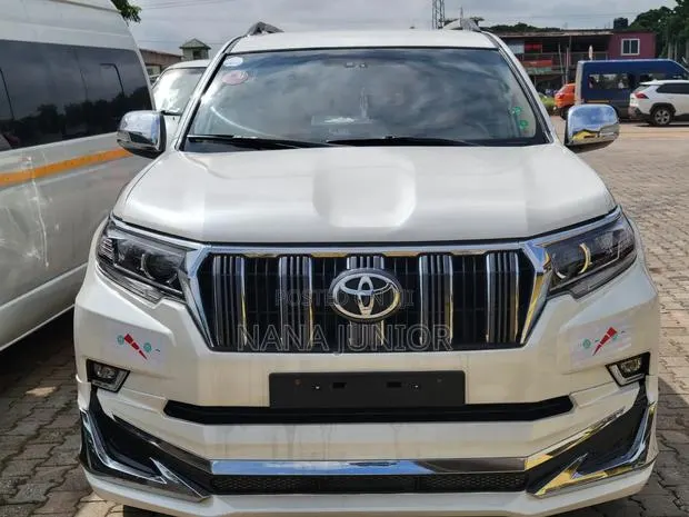 Toyota Land Cruiser Prado 2012 White · Photo 1