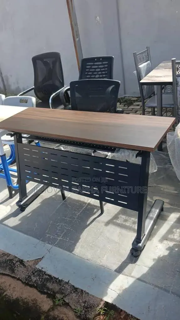 Wooden Game Table · Photo 1