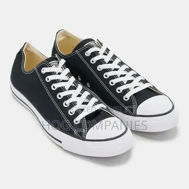 Chuck Taylor Converse Canvas in Accra - Fast Delivery in 2hrs · Photo 1