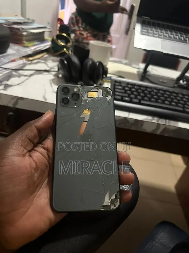 Apple iPhone 11 Pro Max 256 GB Gray · Photo 1