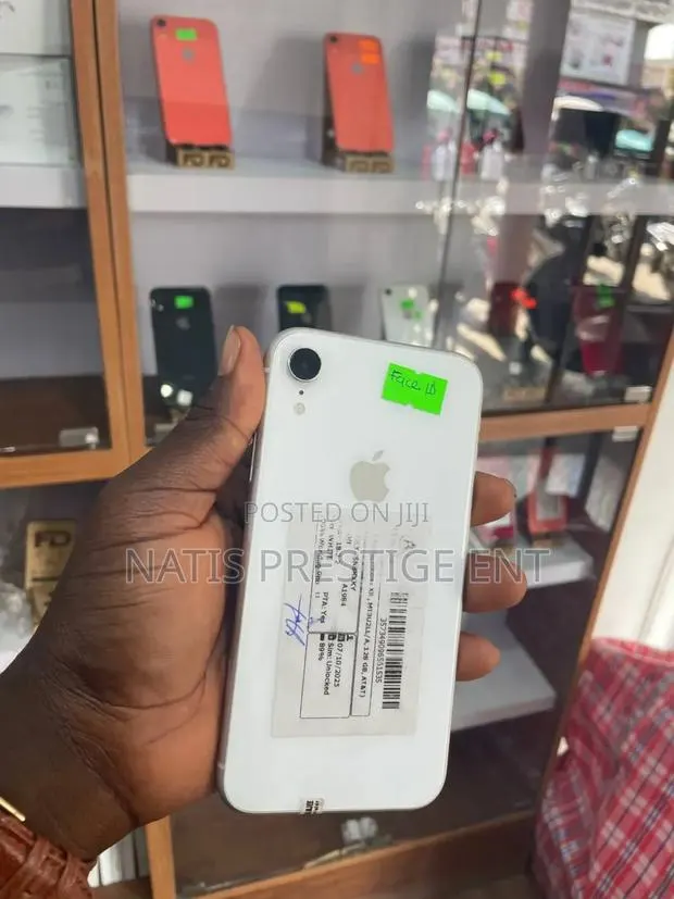 Apple iPhone XR 256 GB White · Photo 1