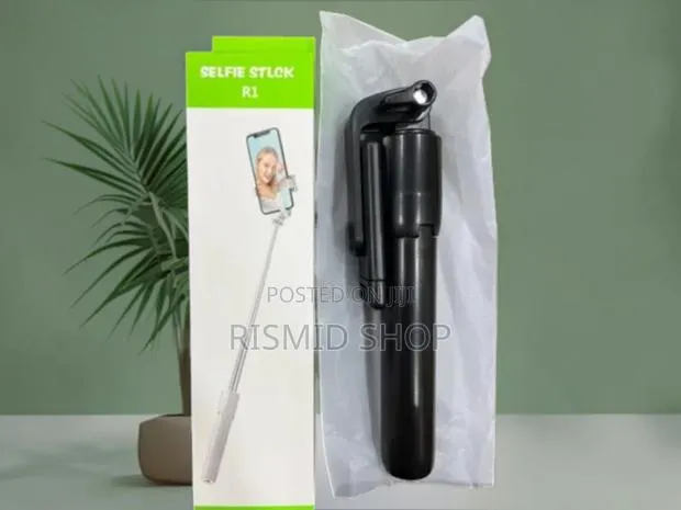 R1 Foldable Selfie Stick · Photo 1