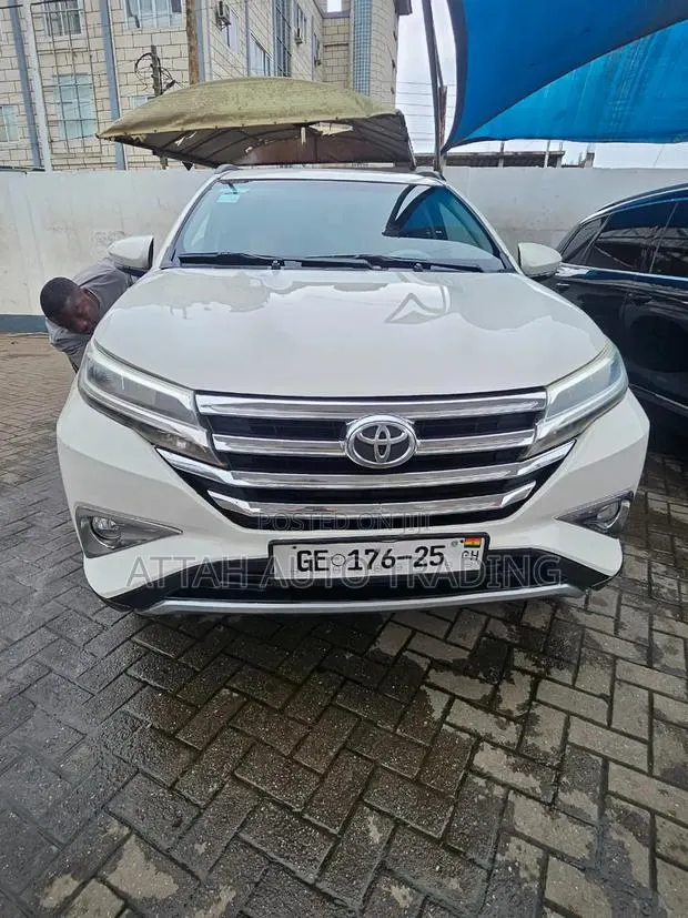 Toyota Rush 2019 White · Photo 1