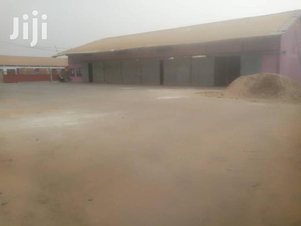 800 Sqm Warehouse With 3unite 2bedrooms · Photo 2