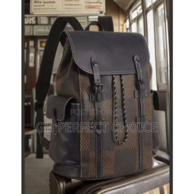 Personalized Leather Backpack · Photo 1