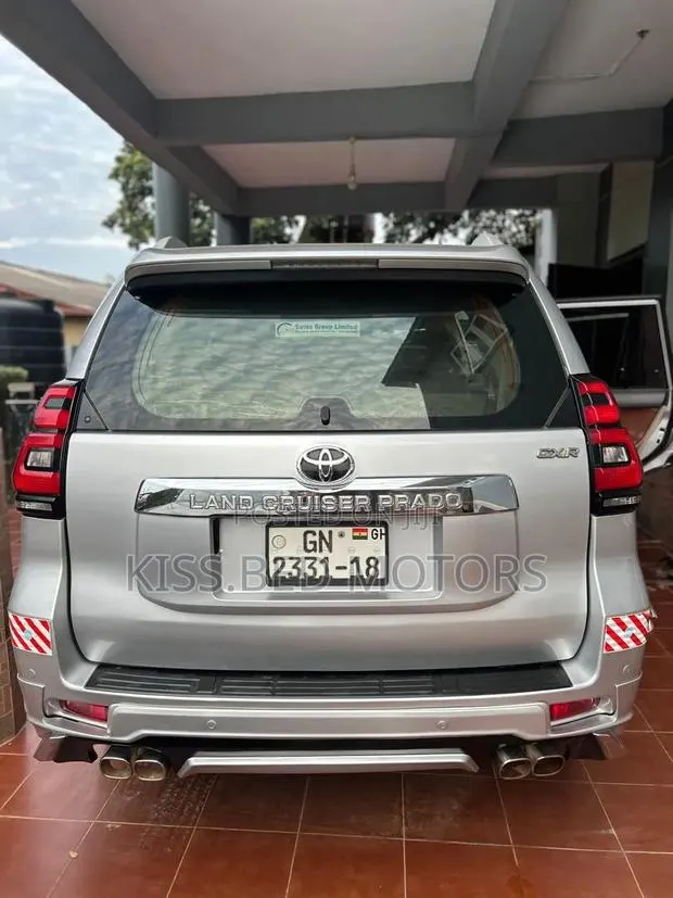 Toyota Land Cruiser Prado 2018 Silver · Photo 1