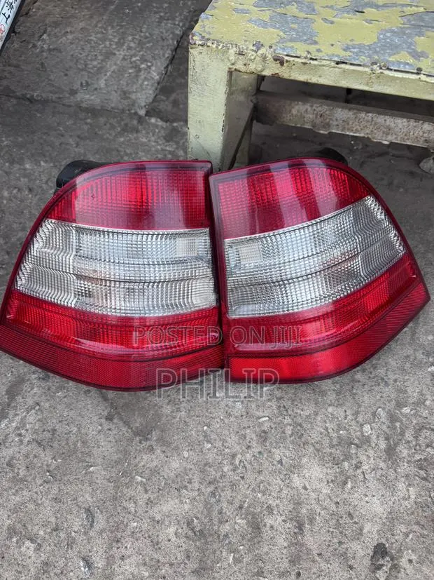 Mercedes ML55 W163 Tail Light · Photo 1