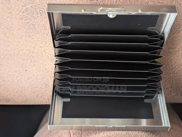 Protective Case Stainless Steel Wire Drawing Process Cardholder · Photo 1