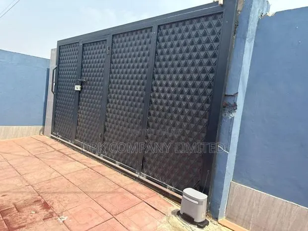 Smart Gate Opener|Solar/a/C Powered )
