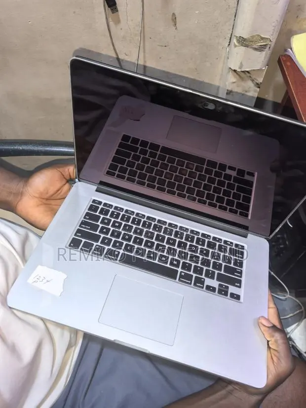 Laptop Apple MacBook Pro 2015 16GB Intel Core i7 SSD 512GB · Photo 1