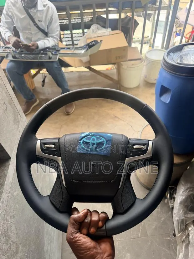Toyota Land Cruiser Prado Steering Wheel Complete With Airbag · Photo 1
