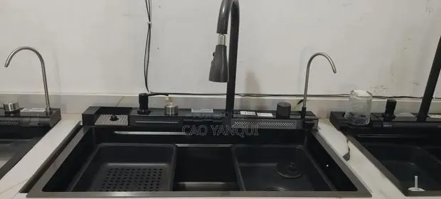 Modern Kicthen Sink With Piano Taps · Photo 1