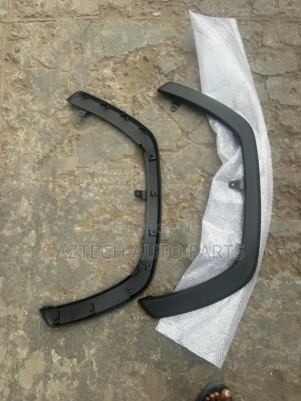 Toyota RAV4 2019 2020 2021 2022 Fender Moulding · Photo 1