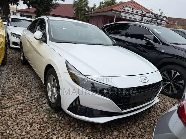 Hyundai Elantra 2022 White · Photo 1