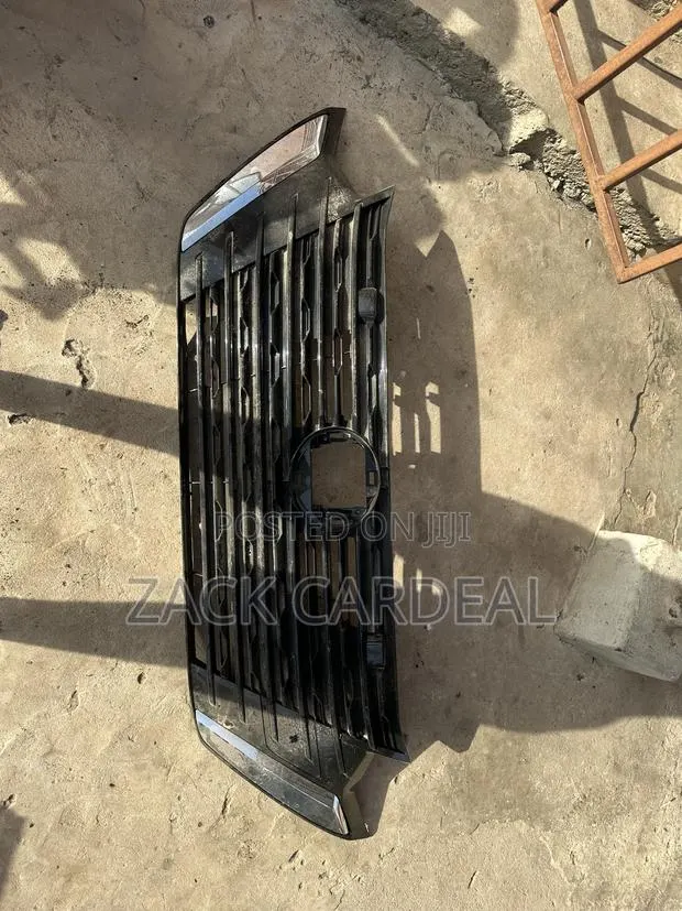 Nissan Sentra 2021-22 Front Grill Available as Seen · Photo 1