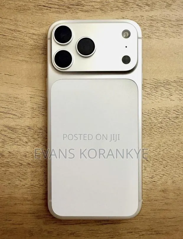 Apple iPhone 17 Pro Max 256 GB Silver · Photo 1