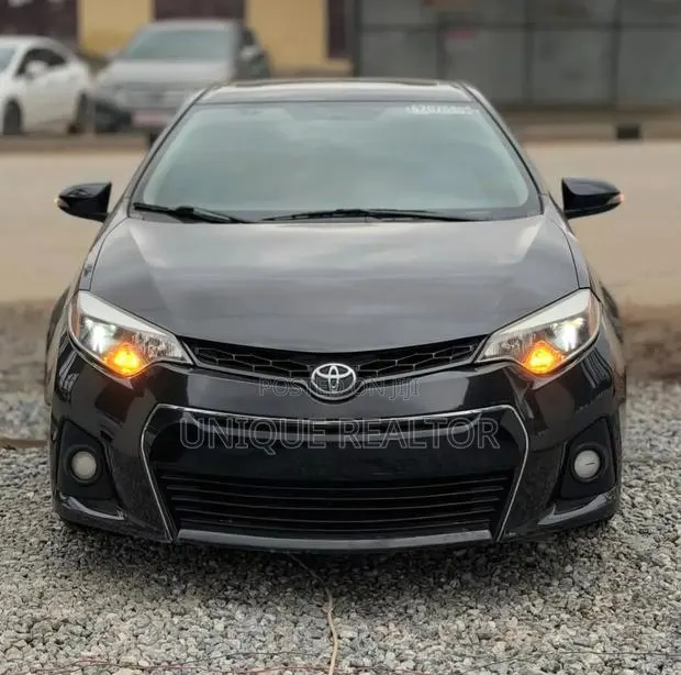 Toyota Corolla 2016 Black · Photo 1