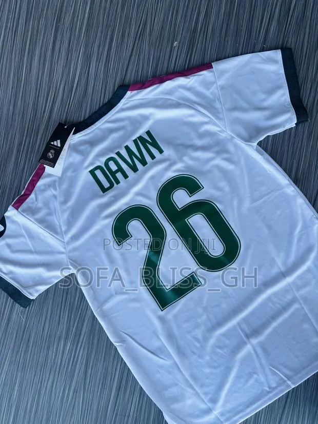 Customised Real Madrid Jersey · Photo 1