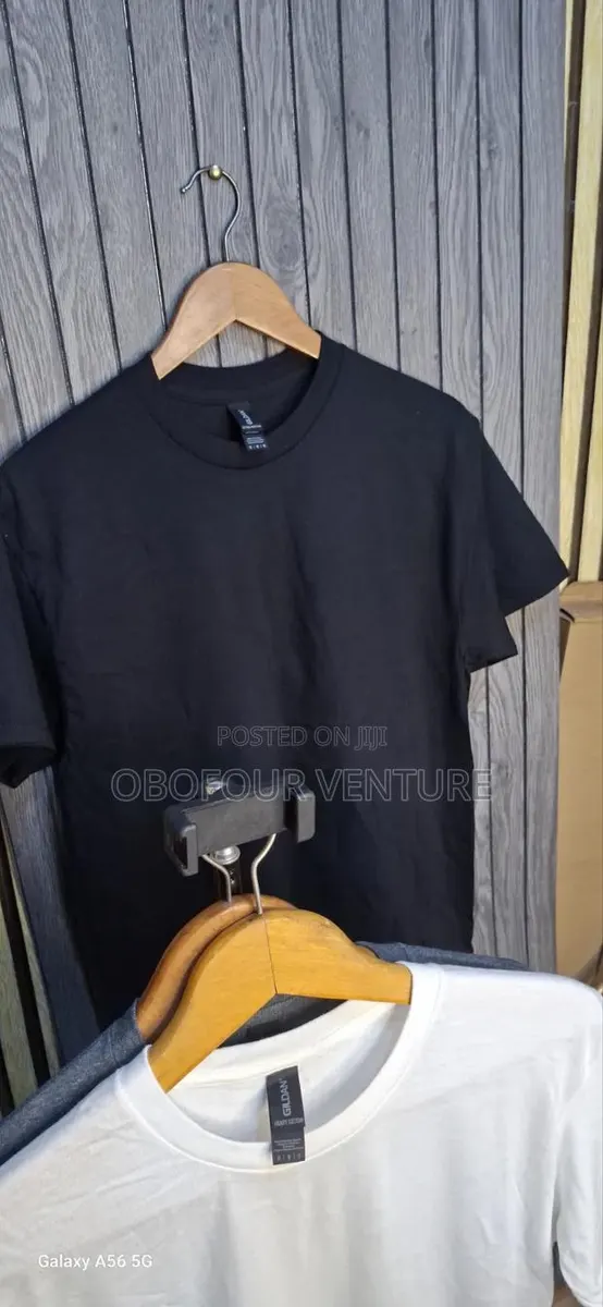 Black Gildan Round Neck Short Sleeve. 8844dh. Sq12300lknbjfr · Photo 1