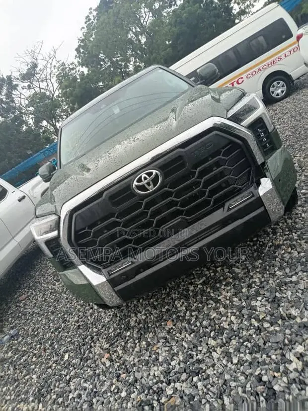 Toyota Tundra SR5 2022 Green · Photo 1