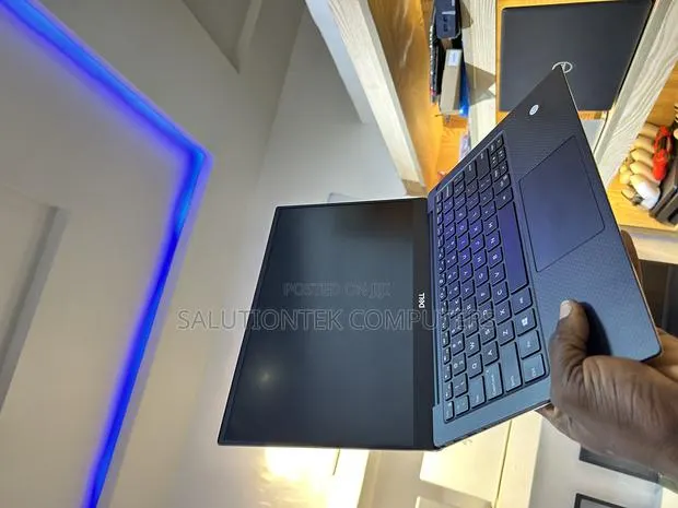 Laptop Dell XPS 13 7390 8GB Intel Core i5 SSD 256GB · Photo 1