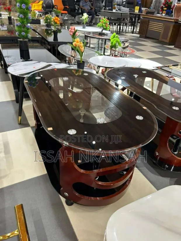 Glass Centre Table · Photo 1