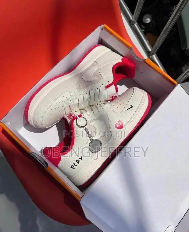 Original Nike Airforce 1 Play Cream/Red · Photo 1