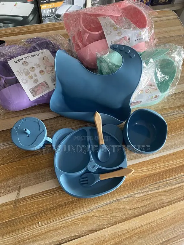 Stop Food Spills With This Silicone Baby Feeding Set · Photo 1