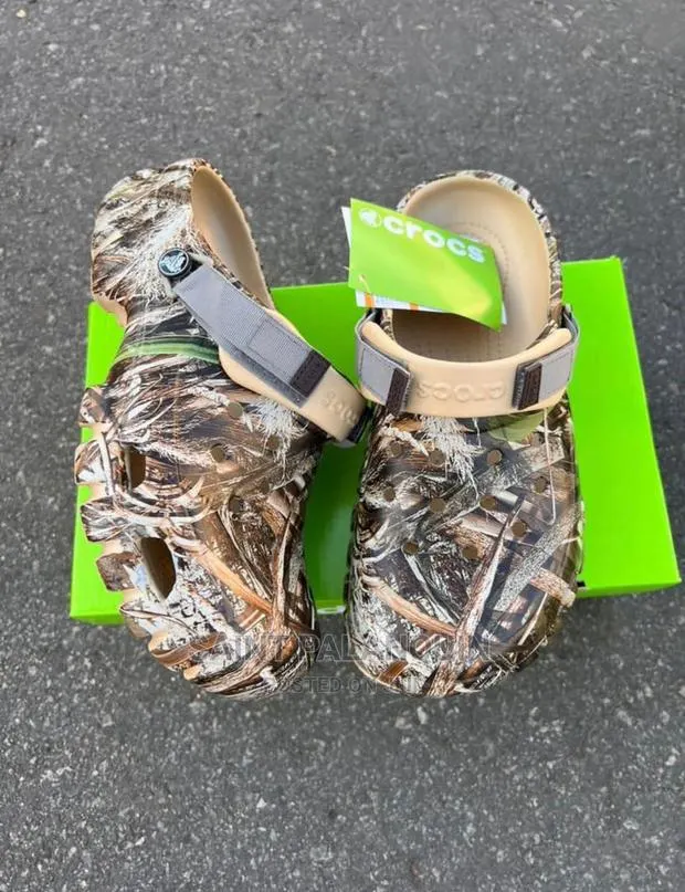 Crocs Sandals · Photo 1