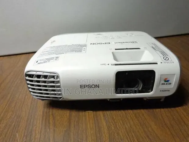 Epson Powerlite X17 HDMI 2700 Lumens/10,000:1 Contrast XGA Projector. · Photo 2
