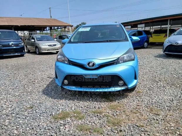 Toyota Vitz 1.3 AWD 5dr 2016 Blue