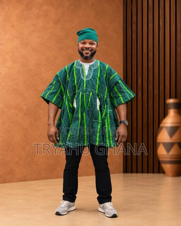 Shop Authentic Handmade Green Ghanaian Smocks, Fugu Batakari at Tryahu · Photo 1