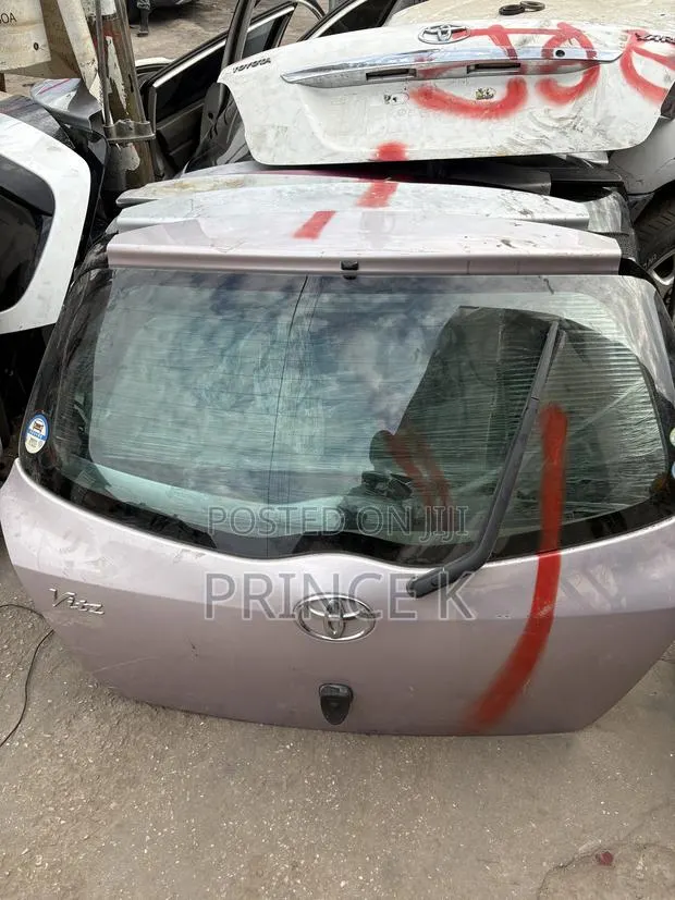 Toyota Vitz Boot · Photo 1